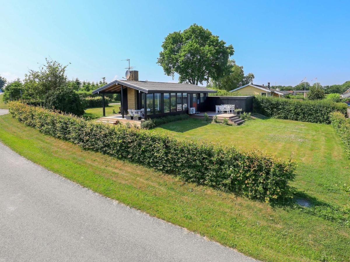 6 Person Holiday Home In Hesselager 外观 照片
