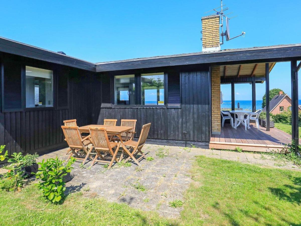 6 Person Holiday Home In Hesselager 外观 照片