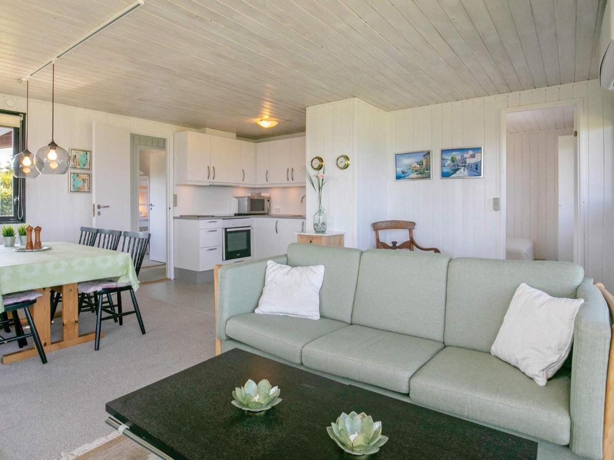 6 Person Holiday Home In Hesselager 外观 照片